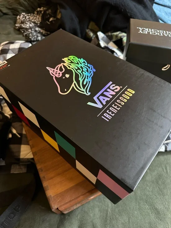 Vans Slip-On Fuzzy Black & Purple Sherpa Irene is Good Collab - Picture 6 of 7